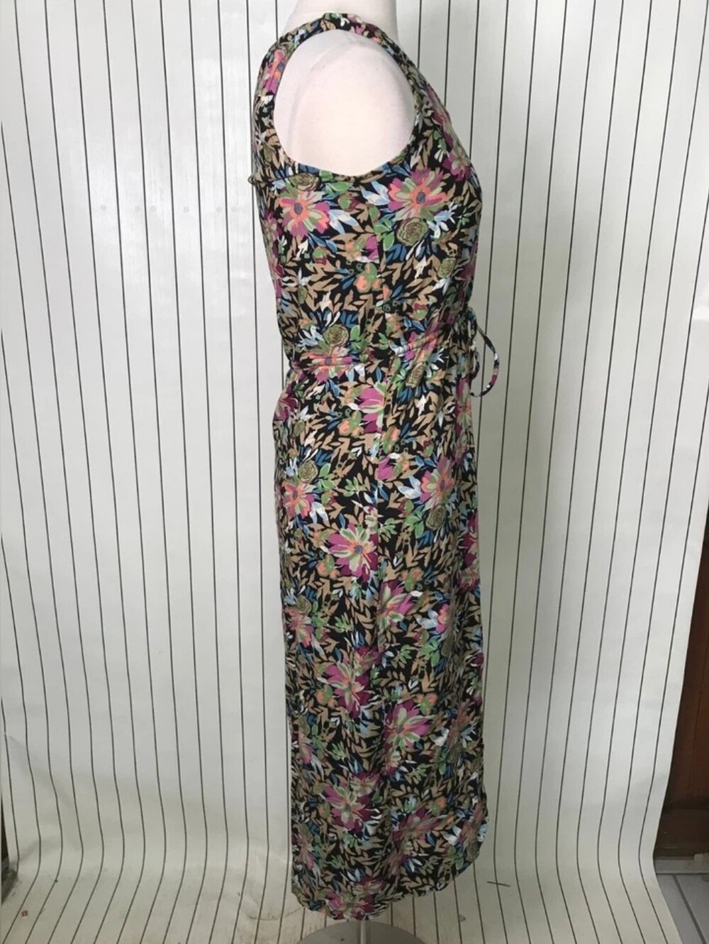 Floral Sleeveless Midi Dress in Black with Pink & Blue Flowers - Picture 2 of 4